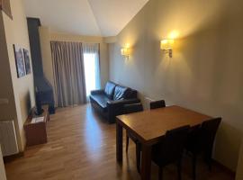Résidence CERDANYA, hotel with parking in Bourg-Madame