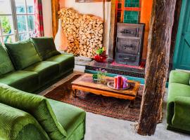 BoHo Experience Wellness, Jacuzzi, Sauna, BBQ, Garden, Sleeps 10, villa in Kockengen