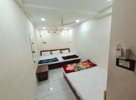 Hotel ST INN, hotell i Ujjain