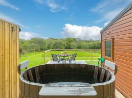 Lazy Lodge, cottage in Redruth