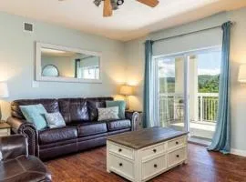 Condo for 6, Pool, Gym, Patio, 1 Block to Parkway , Seasonal Outdoor Pool with Lazy River, Near Dollywood & Smoky Mountains, 24H Hospitality, Cozy Living Space