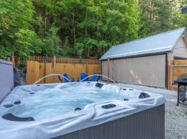 Close to Hiawatha Tr and Biking with HOT TUB, hotel in Wallace