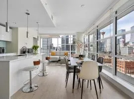 5-Min Walk to STAMPEDE!! Luxury Corner Unit DT w Panoramic Skyline City & Tower Views! Near Stampede, BMO Centre! FREE Banff Pass, Parking, Wine!