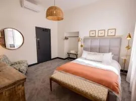 Speakeasy Queen Suite (Rm 3)