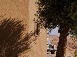 Agafay Desert Hotel, hotel en El Karia
