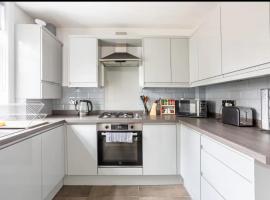 Captivating 3 bedroom home with conservatory, villa en Hamilton