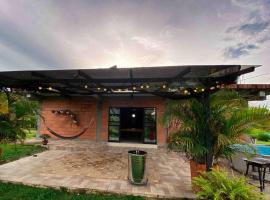 Finca San Rafael cerca al rio Wifi 6-12 personas, hotel in San Rafael