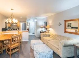 Cozy Condo steps to Coonskin lift