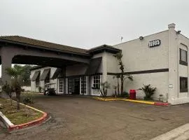 Studio 6 Artesia CA