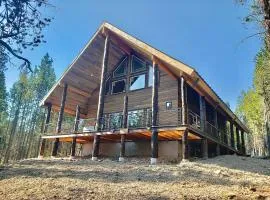 Strawberry - Brand New Cabin - Wifi - Hot Tub - 20 miles to Yellowstone - Pool Table - Trees & Views - Sleeps 12