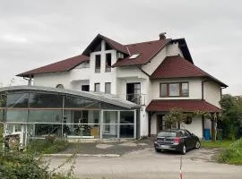 Apartments with parking space Karlovac - 22056