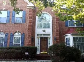 Exquisite 1 Bedroom, 1 Full Bath Apartment