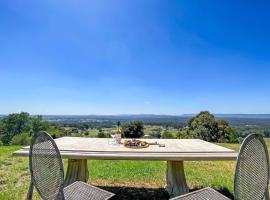 Elouera Retreat, cabana o cottage a Mount View