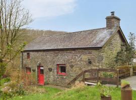 Ty Tarw - Uk46189, cottage in Llanybydder