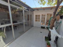 Acogedora e independiente casita - La Promotora, holiday home in Cochabamba