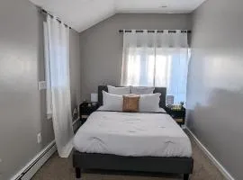 Private, Spacious & Comfy 1 bedroom Entire Suite With Separate Entry & Free Parking