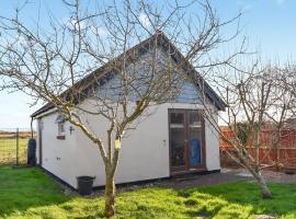 Wessex Studio, pet-friendly hotel in East Wittering