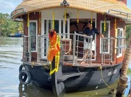 Pournami Houseboats