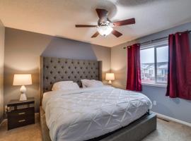 Charming Retreat With Modern Comforts บ้านพักในWest Fargo