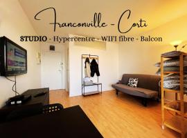 Corti - Studio Hypercentre - Grand Balcon - Fibre #SirDest, apartman u gradu 'Franconville'