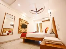 Hotel Rays Inn Boarding and Lodging