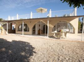 Garten und Pool, hotel en San Vicente del Raspeig