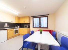 ALTIDO Economy 4 and 5 bed flats, close to Old Town and Royal Mile, hotel in Edinburgh