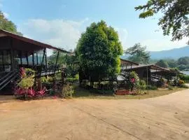 Nakra Hill Mae on