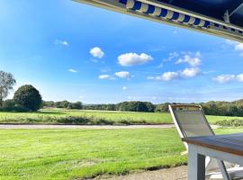 Country house with sea view near Hovs Hallar, hotell i Båstad