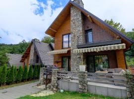 3 Bed Villa Sleeps 8 - Sauna Spa Parking, hotel v destinaci Brezovicë