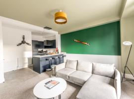 Luxury Spitfire with FREE PARKING by Prescott Apartments