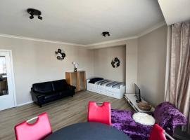 Zelzate dichtbij Gent-Brugge, hotel with parking in Philippine