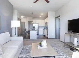 Landing Modern Apartment with Amazing Amenities (ID8577X56)