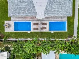 Luxe 6 Bed Heated Pool Villa I 5 min to Beach I BBQ