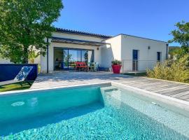 Lovely Home In Mercuer With Outdoor Swimming Pool, hôtel à Mercuer