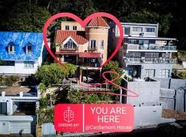 Cardamom Cottage, sleeps 3 and 1 min walk to beach