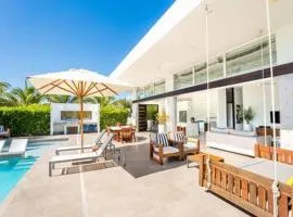 Oceanside 2 Bedroom Luxury Villa with Private Pool, 500ft from Long Bay Beach -V8