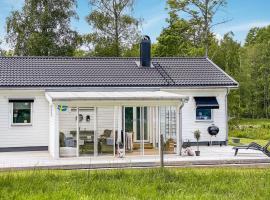 Lovely Home In Ydre With Ethernet Internet, vacation home in Ekäng