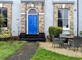 Spacious home, by Headingley Stadium, LGI, Leeds Arena, and the University of Leeds