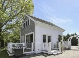 Cute Cottage Living by the Sea