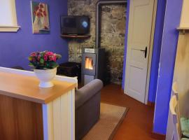 Idyllische Alte Schmiede beim Sorpesee, Hotel in Melschede