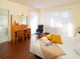 Hotel Rondinella Locarno, hotel em Locarno