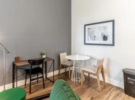 Landing Modern Apartment with Amazing Amenities (ID9011X8)