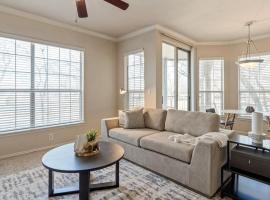 Landing Modern Apartment with Amazing Amenities (ID8229X54), hotel in Plano