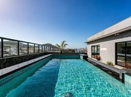 Studio em condomínio c/ piscina 700m praia STI210