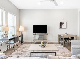 Landing Modern Apartment with Amazing Amenities (ID5549X82), hotel din Franklin