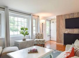 A C 3 Min Walk to Beach on Long Pond, casa r&uacute;stica em Yarmouth