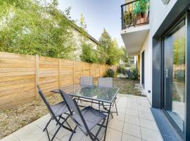 Lovely apartment with garden and parking, nhà nghỉ dưỡng ở Mérignac