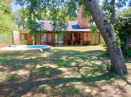 CHALET AMANCAY Casa familiar, En el Ceibal Jujuy, sumarbústaður í San Antonio