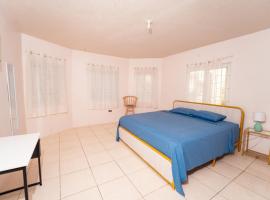 Belle Air Seaview (2 BDRM 2 King), habitación en casa particular en Runaway Bay